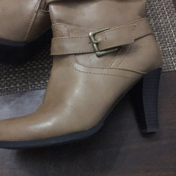 Shoes - Picture 5 of 6